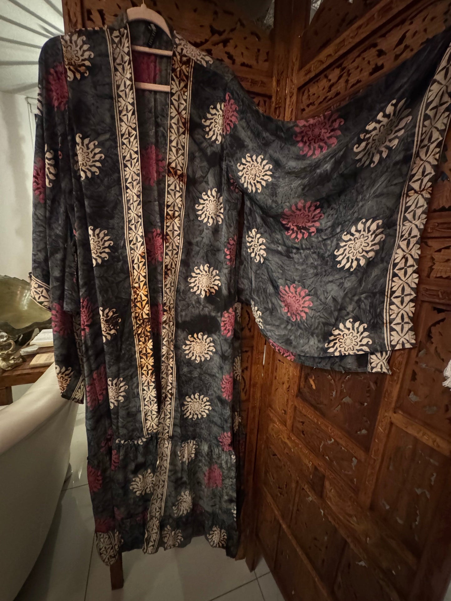 Kira Kimono