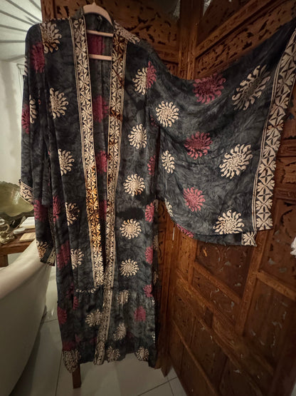 Kira Kimono